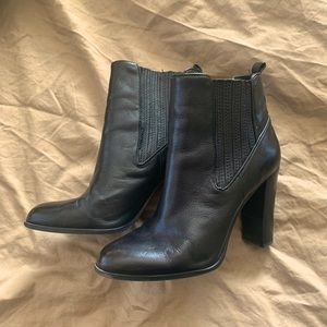 Nine West Black Leather Bootie 7.5